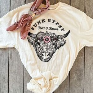 Highland cow Cream Graphic Tee